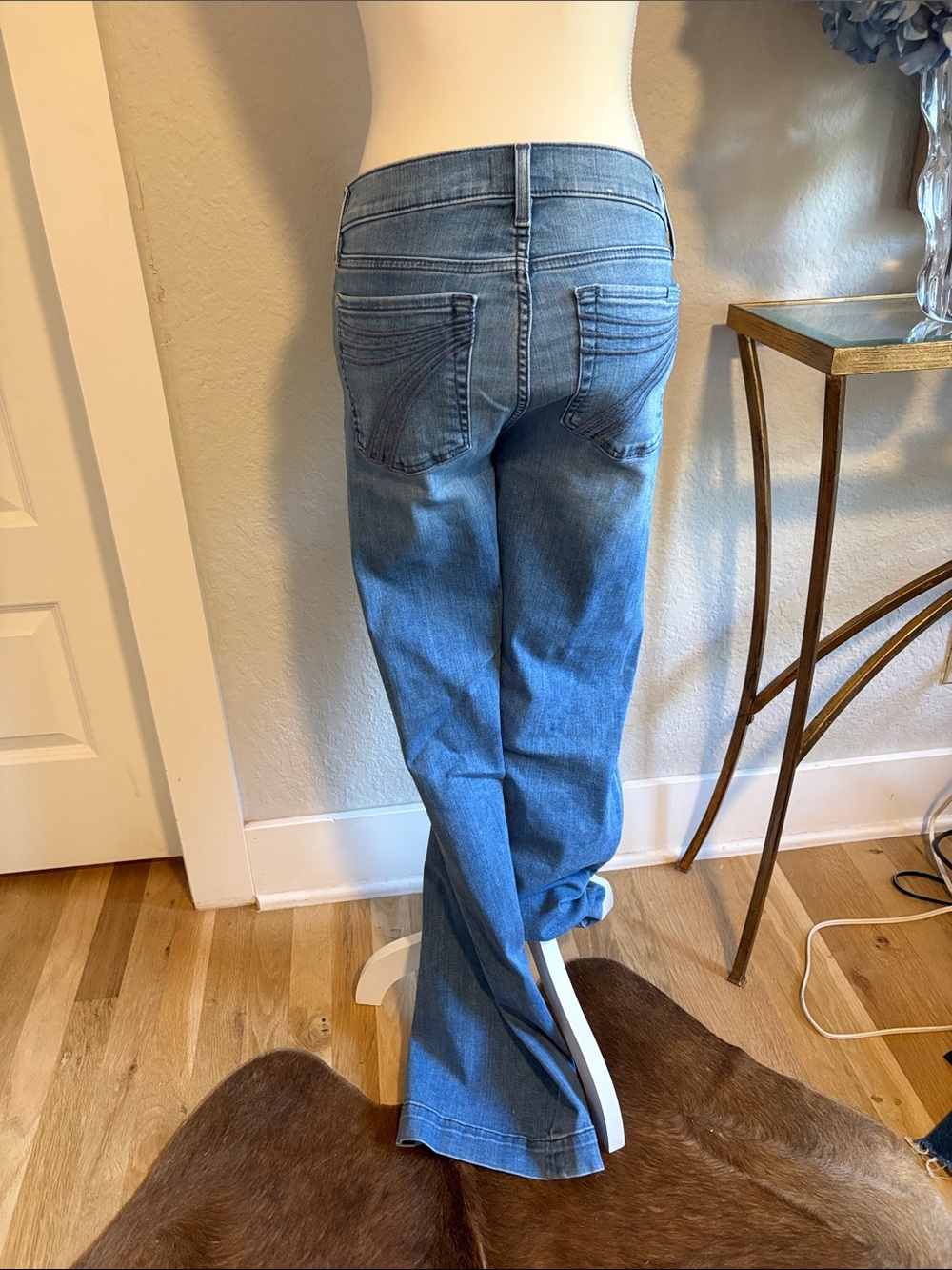 7 For All Mankind Women's Light Blue Bootcut Jeans - Picture 3 of 3